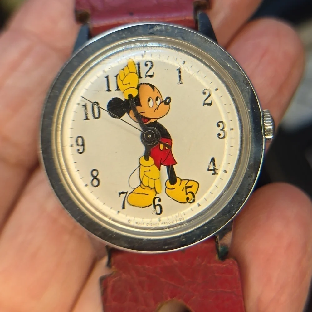 Vintage Mickey Mouse Timex Winding Watch - Picture 6 of 6